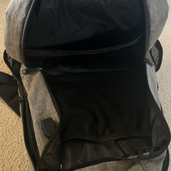 Matein Backpack - Picture 5 of 9